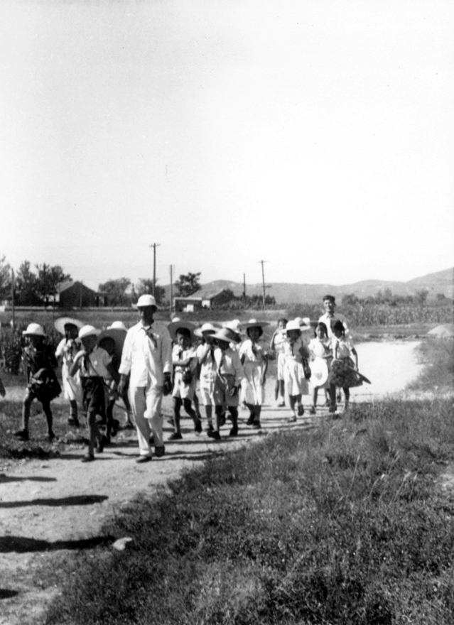 50年代在五一小学周边开展夏令营活动