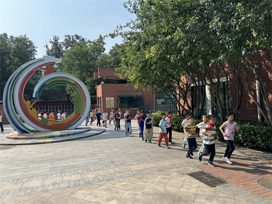 奔跑吧，少年！ ——五一小学跑步计划引领校园健康新风尚